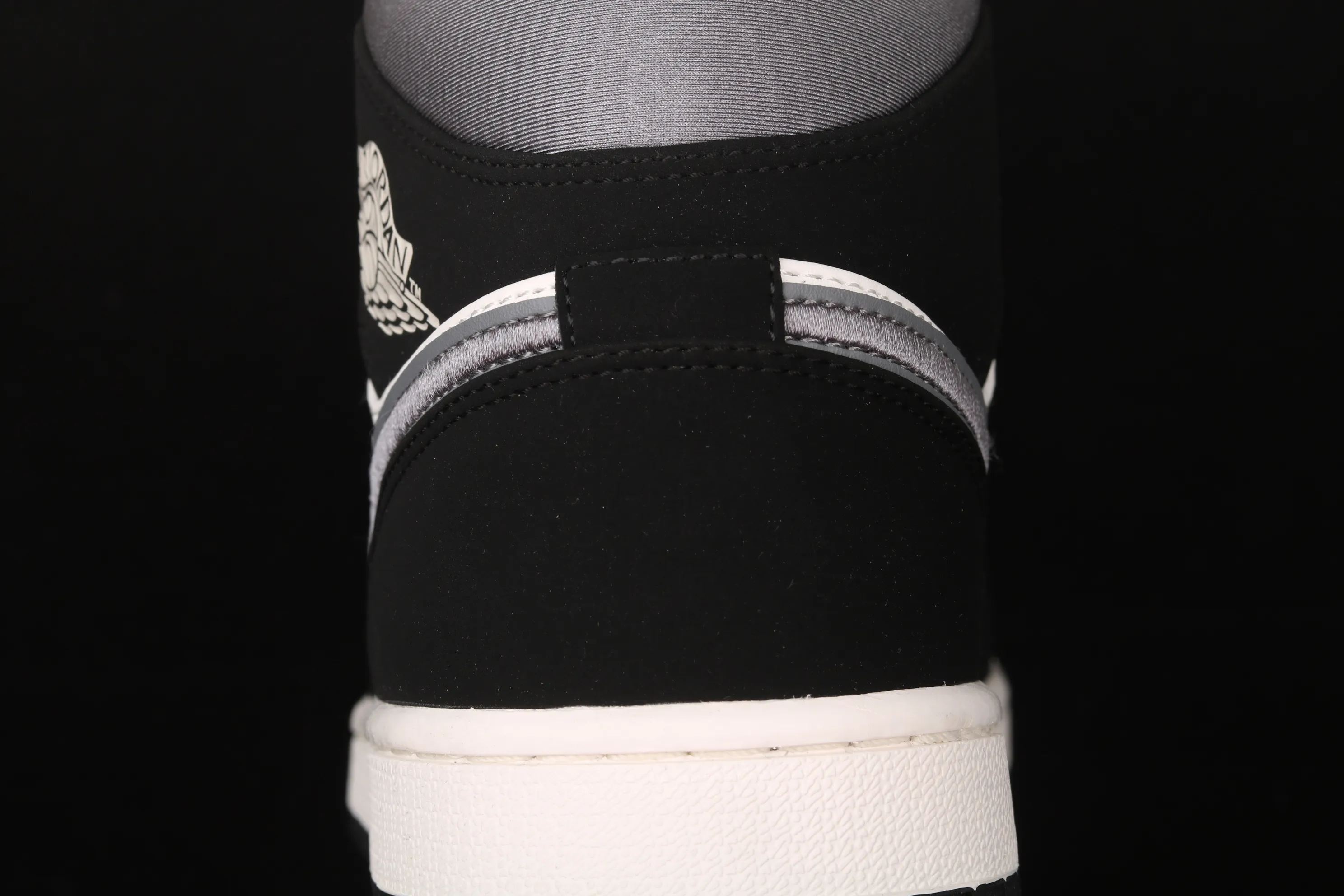 All Categories Air Jordan Jordan Series Basketball Shoes Air Jordan 1 Mid Air Jordan 1 Mid AJ1 Joe 1 Silk Earl Embroidery Thread Hook Mid-top Basketball Shoes 852542-011